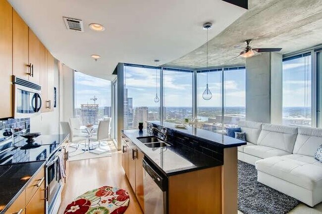 Building Photo - 360 Nueces St