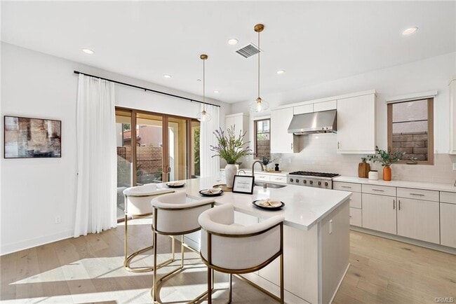 Building Photo - 215 Sutters Ml