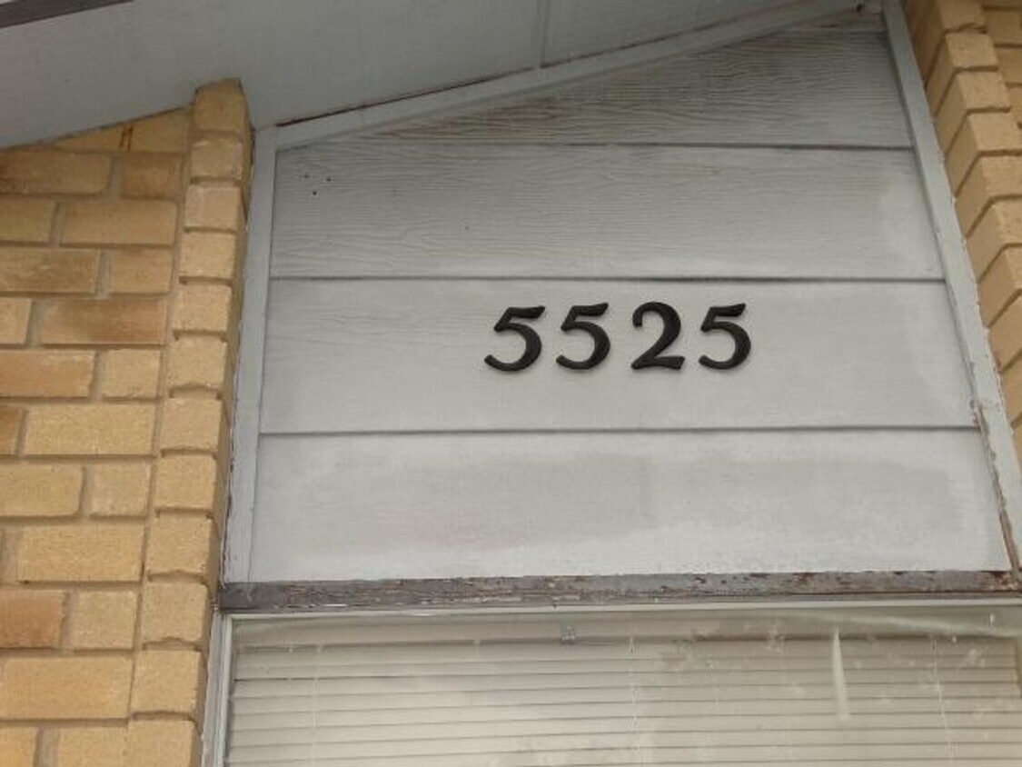 Building Photo - 5525 Lochmoor #1, San Antonio, TX. 78244