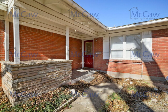 Building Photo - 1911 Hillcrest Dr