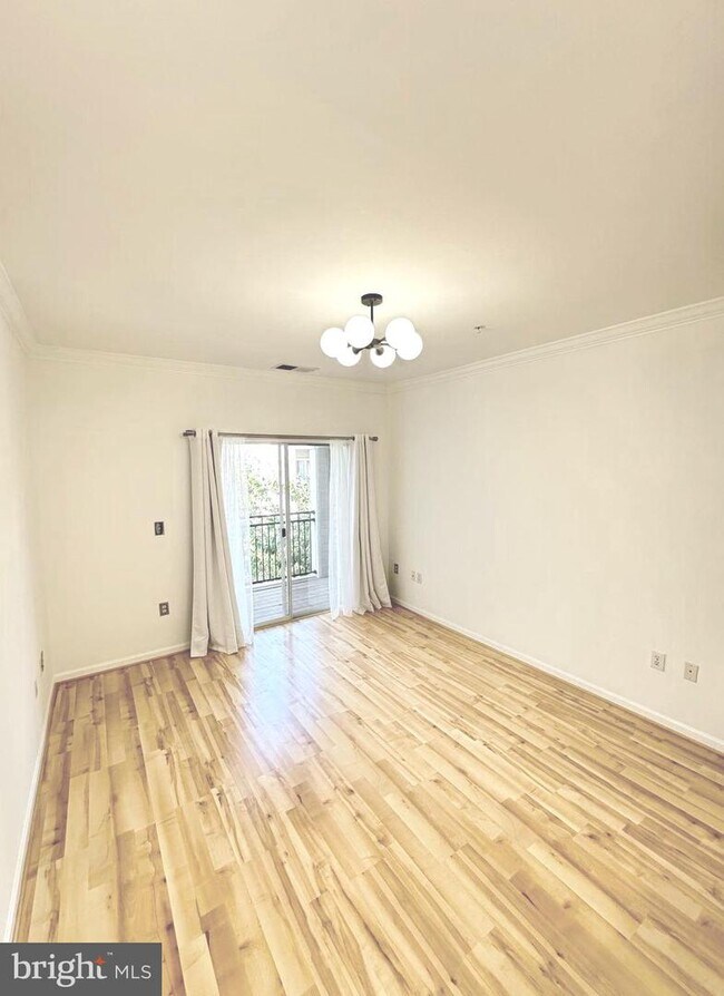 12909 Centre Park Cir Unit 305, Herndon, VA 20171 Room for Rent in