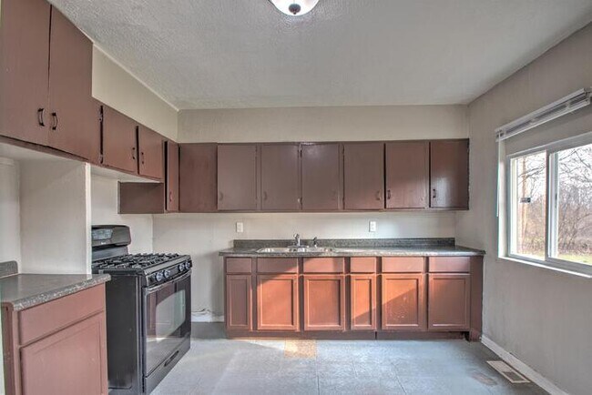 Building Photo - 5649 E 13th Pl