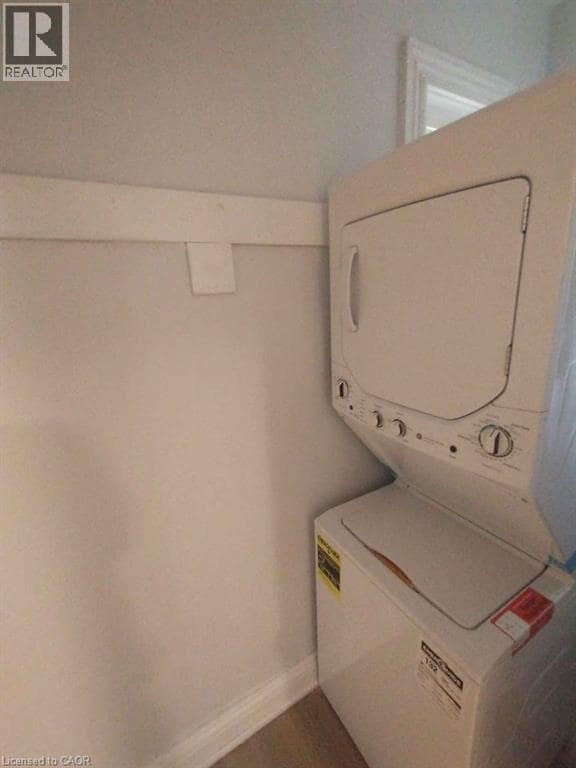 Photo du bâtiment - 102 Grant Ave