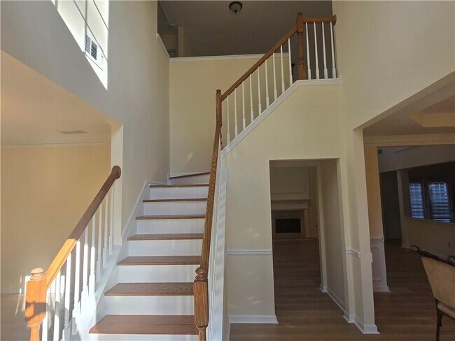 Building Photo - 2206 Creekway Dr