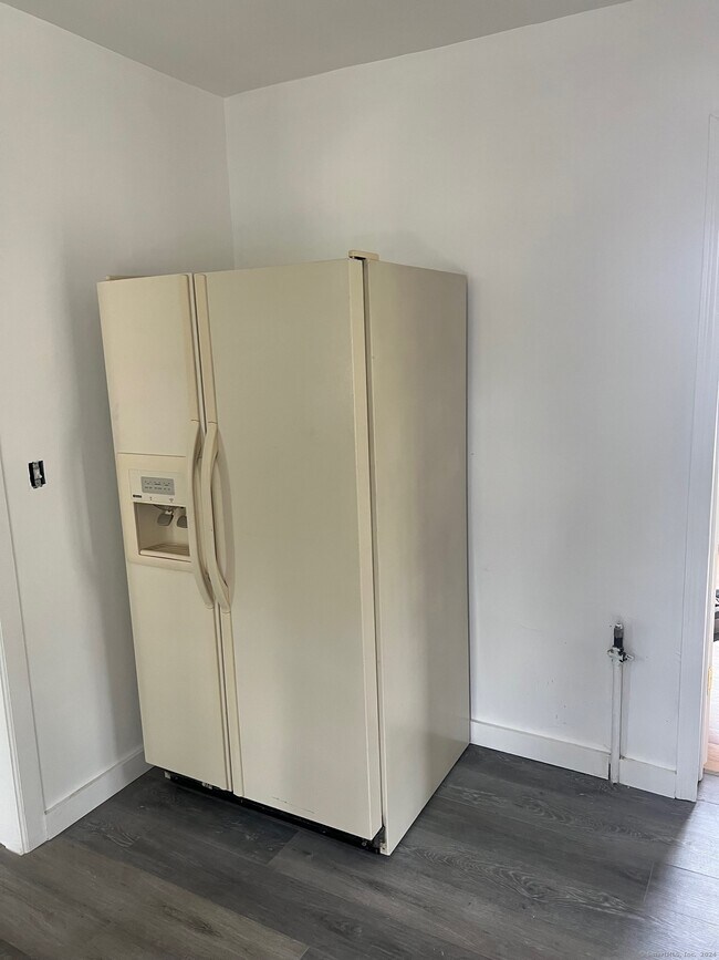 41 Bamford Ave, Watertown, CT 06779 Room for Rent in Watertown, CT