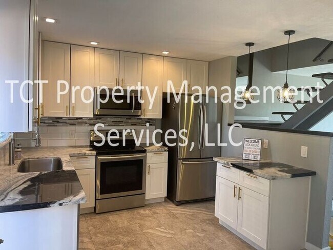 Building Photo - Amazing 2 bedroom Condo with Mountain Views