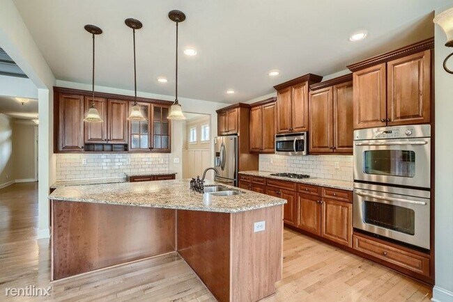 Building Photo - 4 br, 3.5 bath House - 2294 Lake Cove Cour...