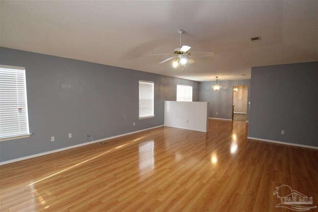 Building Photo - 2432 Gulf Breeze Ave