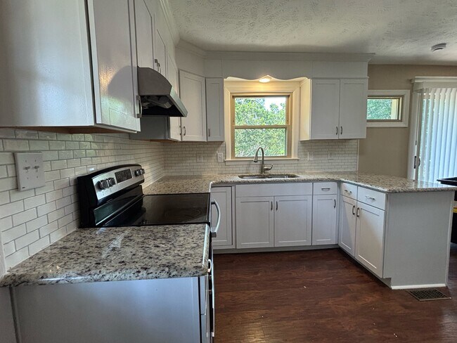 Building Photo - 283 Channing Dr
