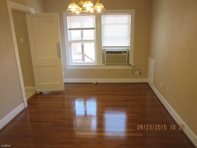 Foto del edificio - 1 br, 1 bath Duplex - 2715 Cleburne St Apt...