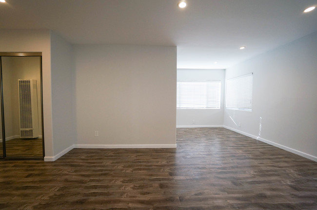 Foto del edificio - 909 S Kenmore Ave