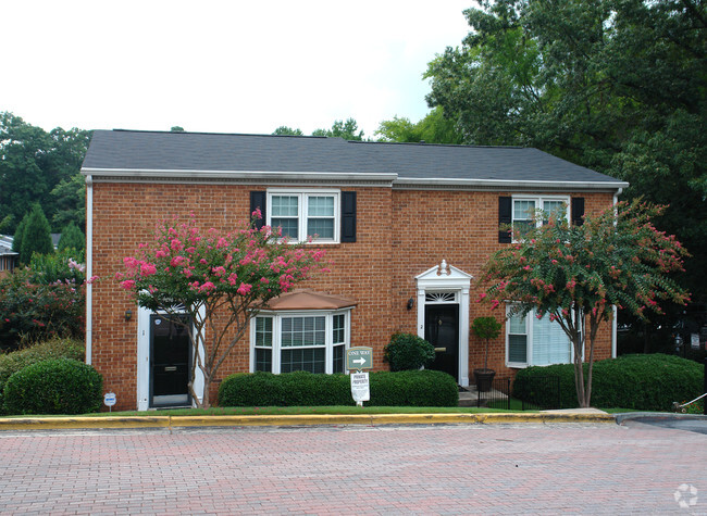 Building Photo - Townhomes Of Sandy Springs