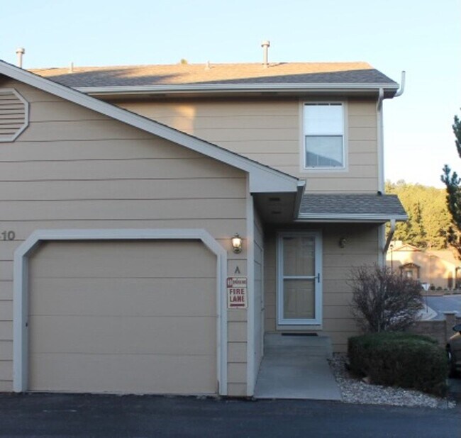 End- unit townhome on Hamlet! - End- unit townhome on Hamlet!