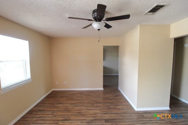 Foto del edificio - 304 Erby Ave