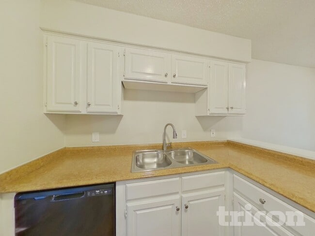 Building Photo - 717 Marlow Pl