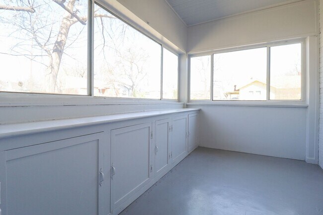 Building Photo - Newly Remodeled 3 Bedroom House - $1300