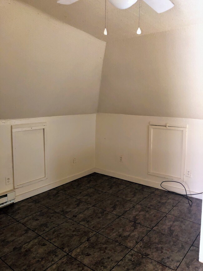 Living room - 529 Federal St