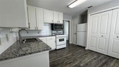 Building Photo - 205 Merritt St