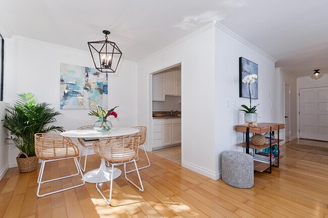 Foto del edificio - 530 S Barrington Ave