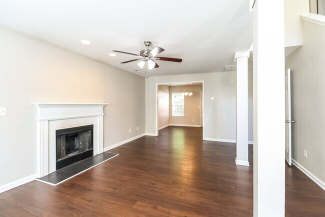 Foto del edificio - 7823 Montbrook Dr