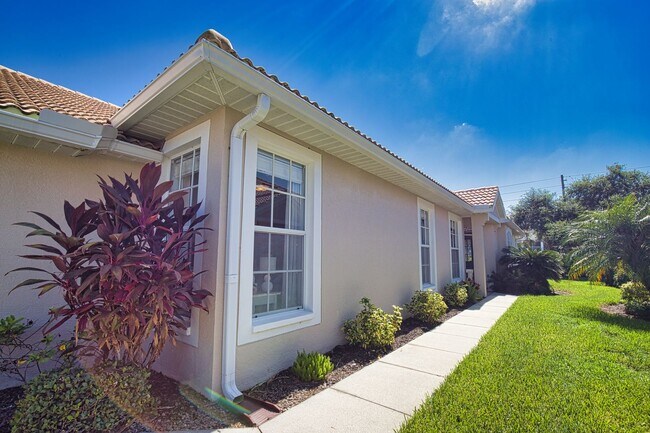 Foto del edificio - Seasonal Short-Term Rental 3-Bedroom 2-Bathroom Villa in Pelican Pointe and Country Club Community!