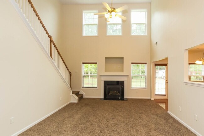 Foto del edificio - 250 Lantana Dr