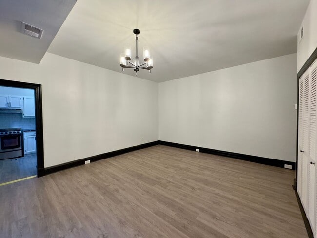Interior Photo - The Lyn
