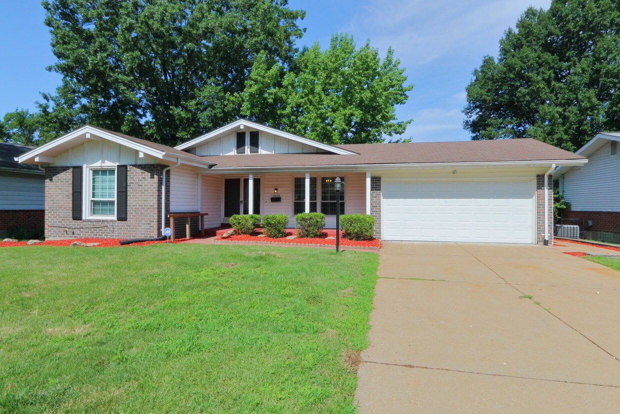 3435 Brookshire Dr, Florissant, MO 63033 House Rental in Florissant
