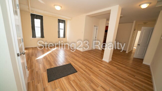 Building Photo - 2455 27th St