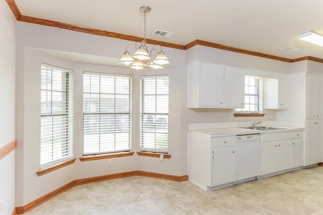 Building Photo - Adorable 4 Bedroom in Prattville!