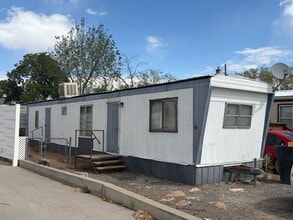Building Photo - 926 S Cascade Ave