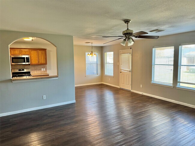 Foto del edificio - 2911 Silver Shore Ln