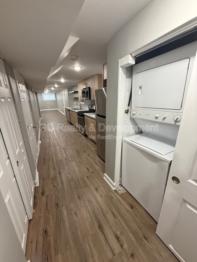 Building Photo - 6416 S Drexel Ave