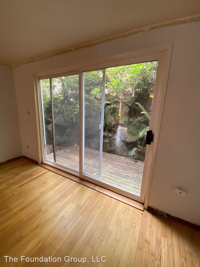 Building Photo - 100 E Boston St