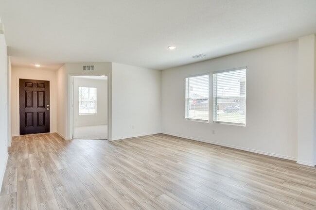 Building Photo - 16048 Isles Dr