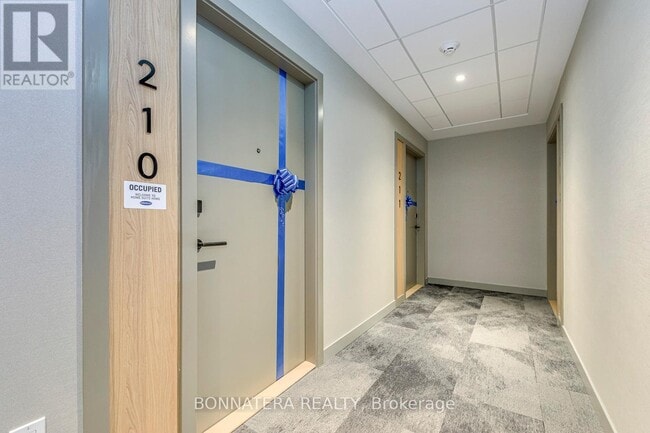 Photo du bâtiment - 720 Whitlock Ave