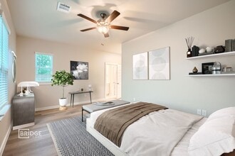 Building Photo - 120 Pecan Ln