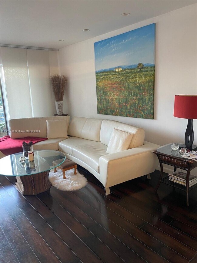 Foto del edificio - 2451 Brickell Ave