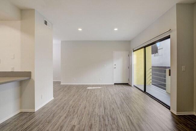 Foto del interior - 711 N. Sweetzer Ave