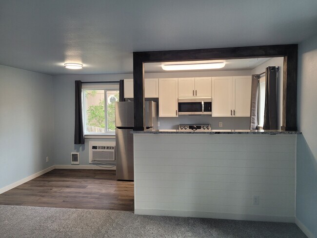 Building Photo - 7058 W Trevor St