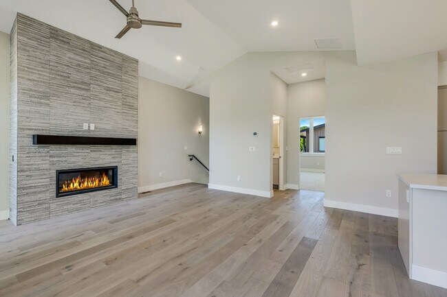 Building Photo - 410 Jewels Ln