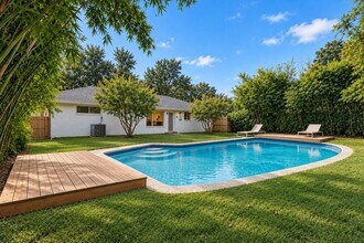 Building Photo - 10819 Oasis Dr