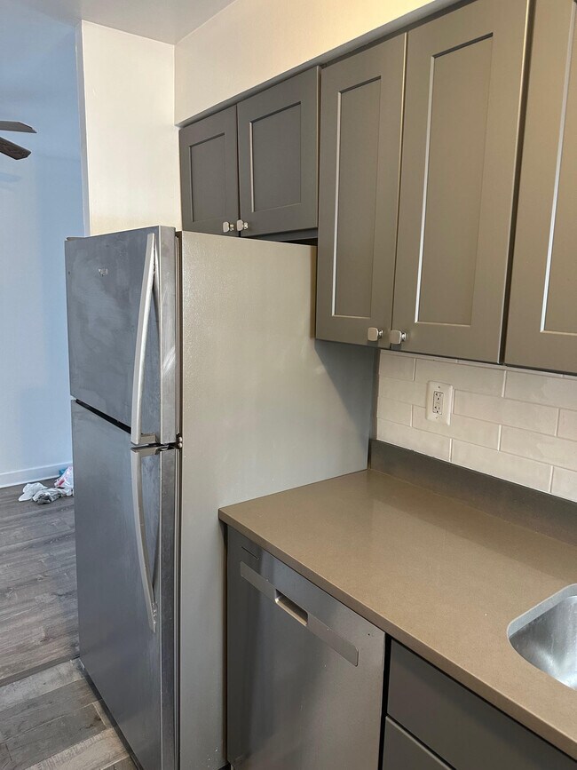 Foto del edificio - 3825 N Pine Grove Ave