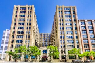 Building Photo - 728 W Jackson Blvd