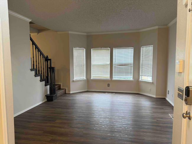 Building Photo - 8809 S Urbana Pl