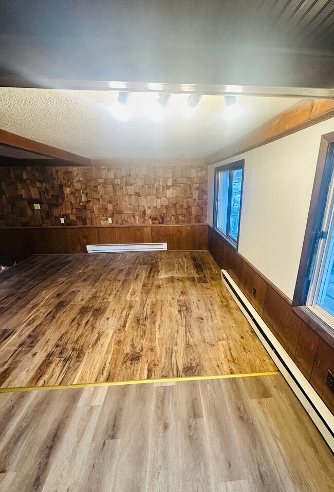 Building Photo - 1995 Cottage Ave E