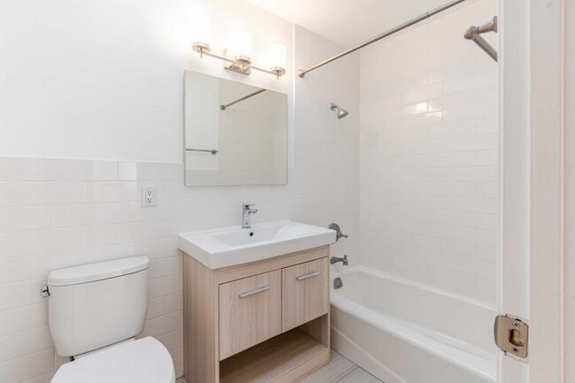 Building Photo - 1 bedroom in San Francisco CA 94118