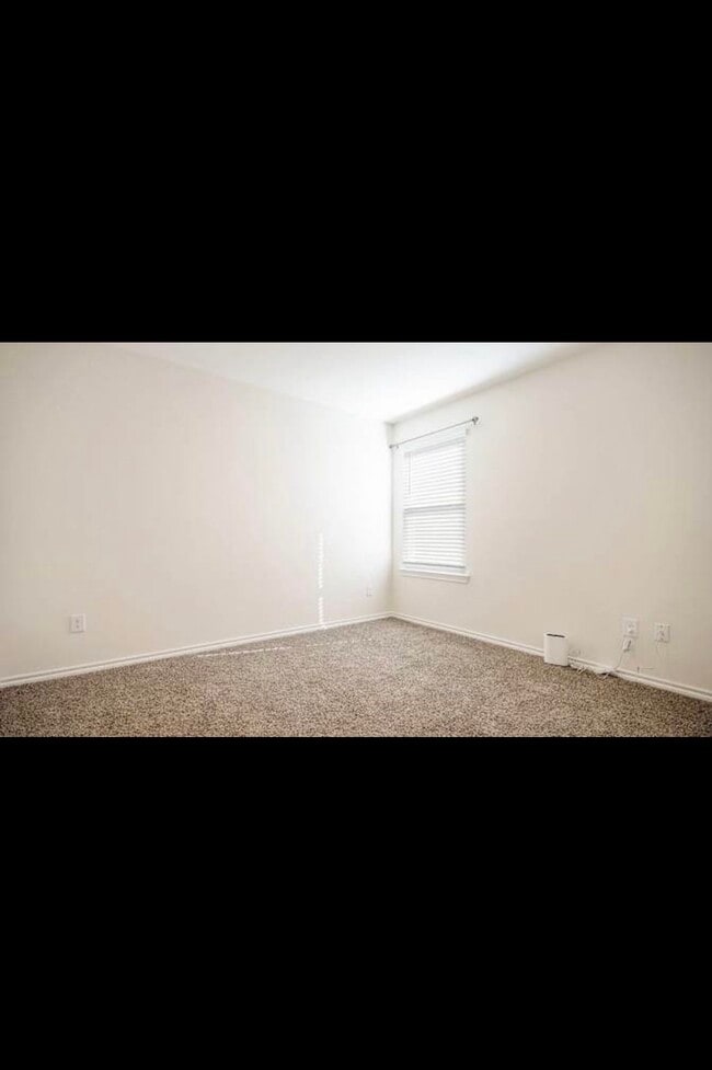 Building Photo - 1305 Stuarts Frst Dr