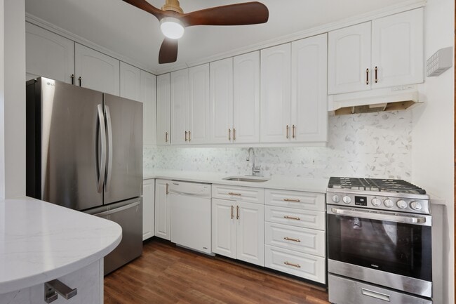 Photo - 3901 Lawrence Ave House