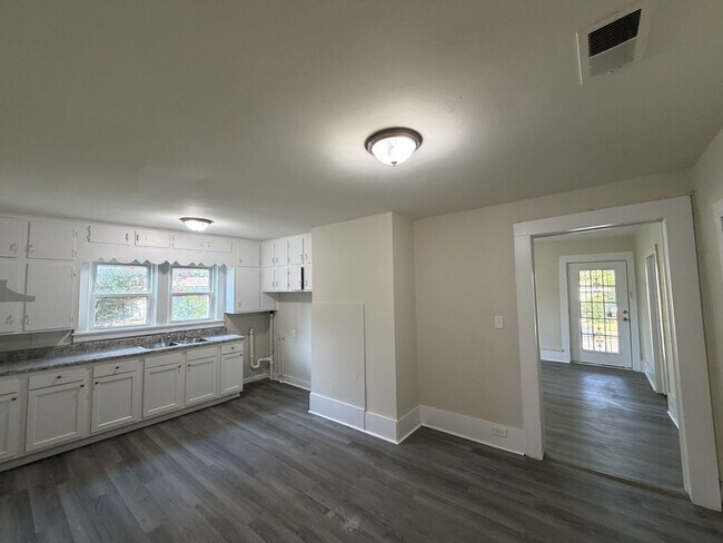 Foto del edificio - 657 27th St SW